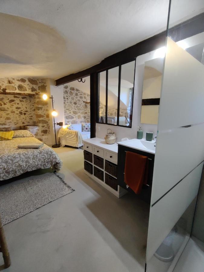 Rendez-vous Sous Le Tilleul, En Cevennes.