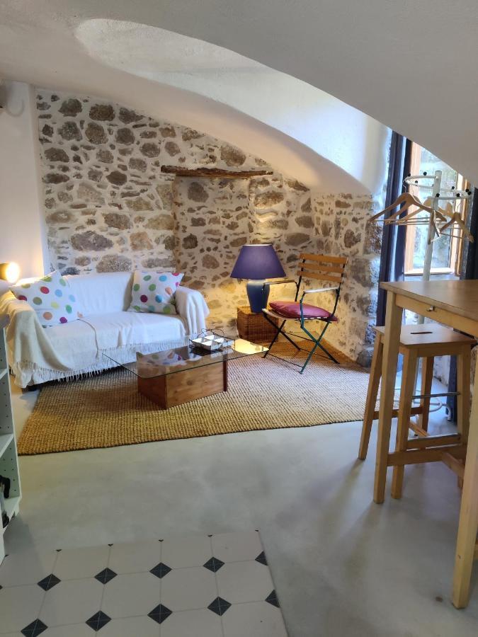 Rendez-vous Sous Le Tilleul, En Cevennes.